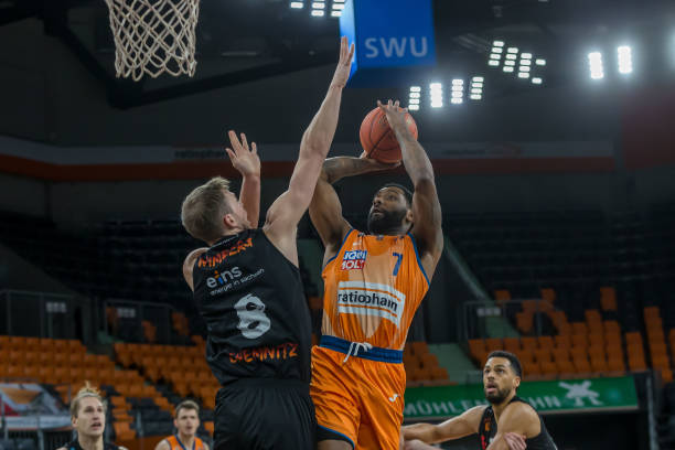 不论身处何 不论身处何